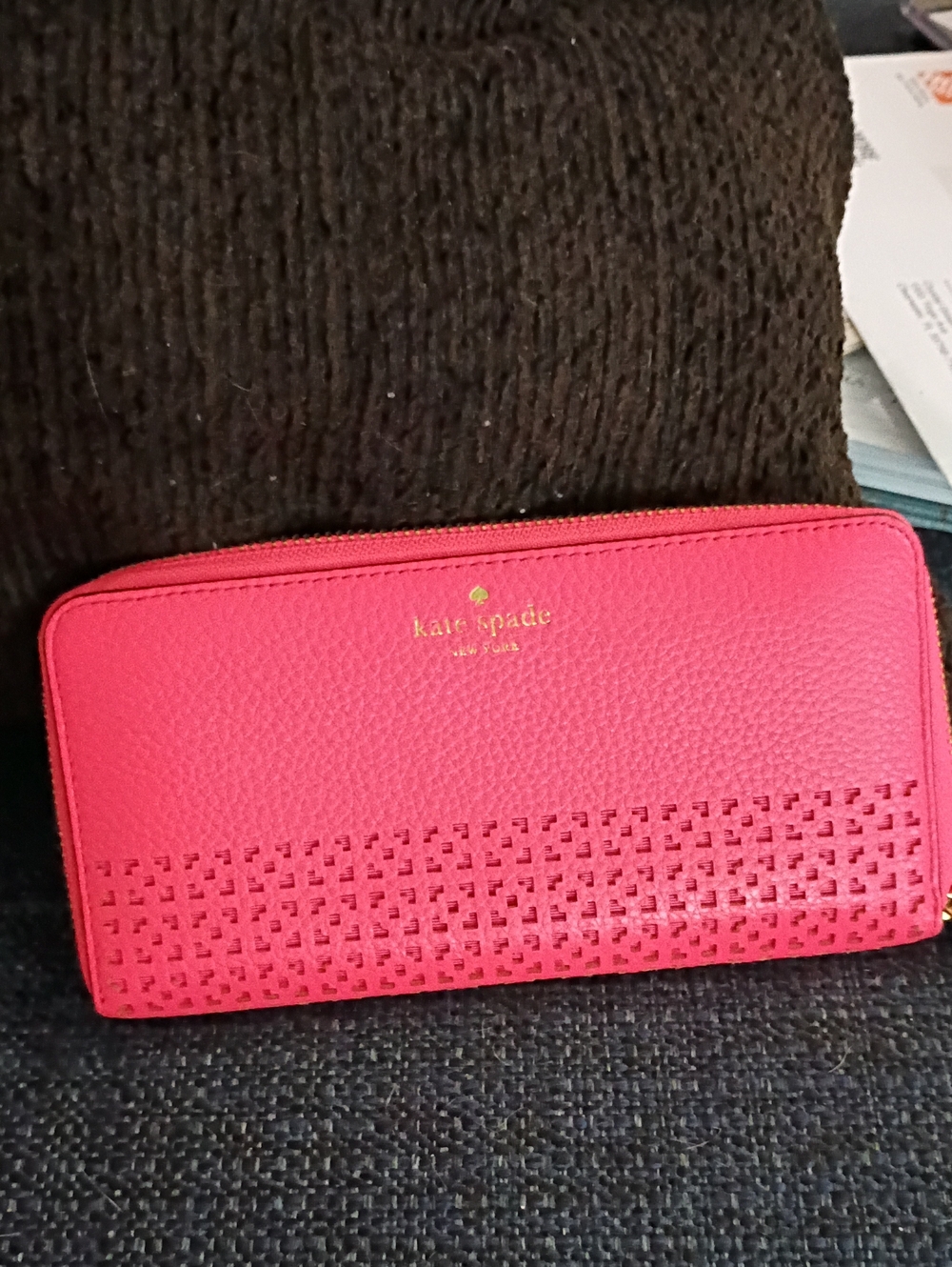 NWOT Kate Spade New York Coral Zip-Around Wallet